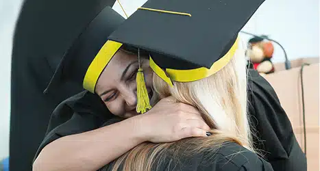 2015 • Implantação do programa de Bolsa de Estudos para o ensino superior em Farmácia;  • Centro de Distribuição é ampliado e aumenta seu espaço em 50%.